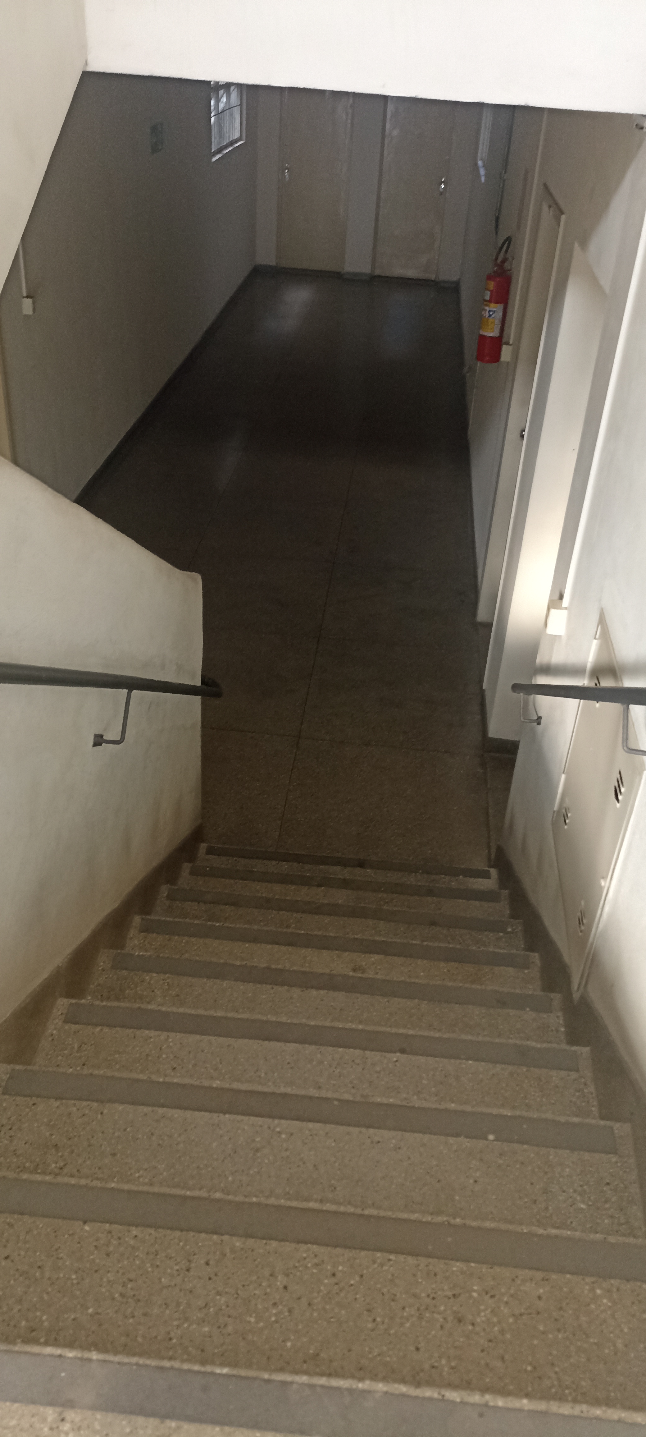 ALUGO KITNETE NO CENTRO DE PREFERÊNCIA PARA MOÇAS QUE SEJAM ESTUDANTES