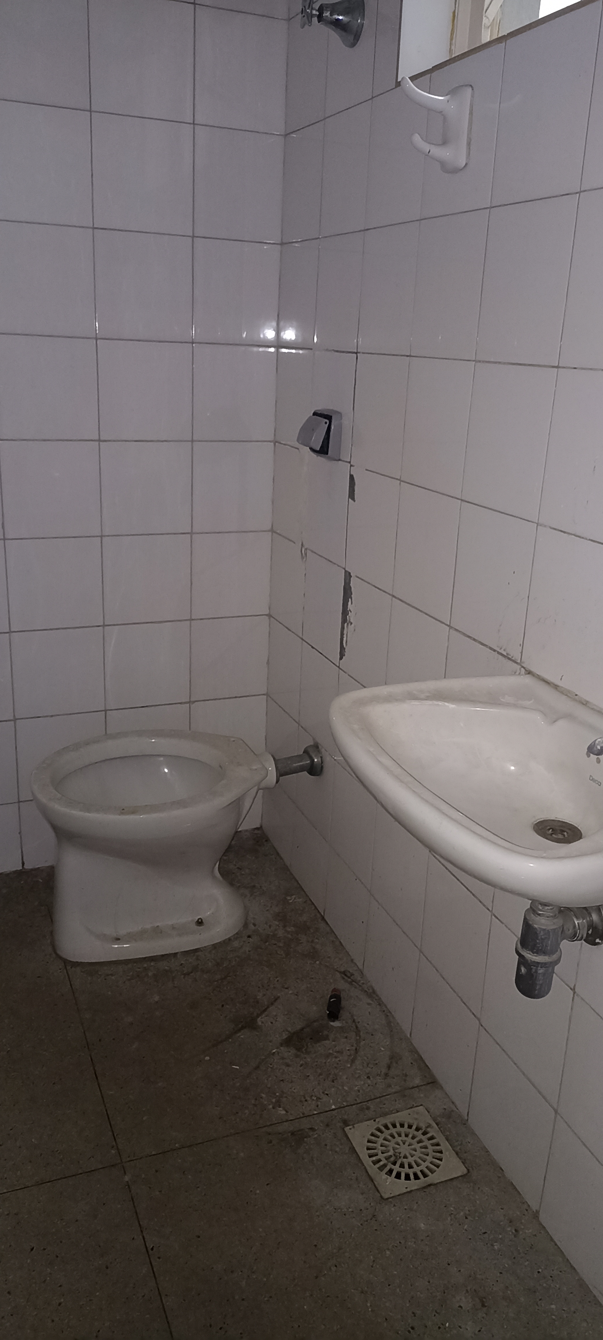 ALUGO KITNETE NO CENTRO DE PREFERÊNCIA PARA MOÇAS QUE SEJAM ESTUDANTES