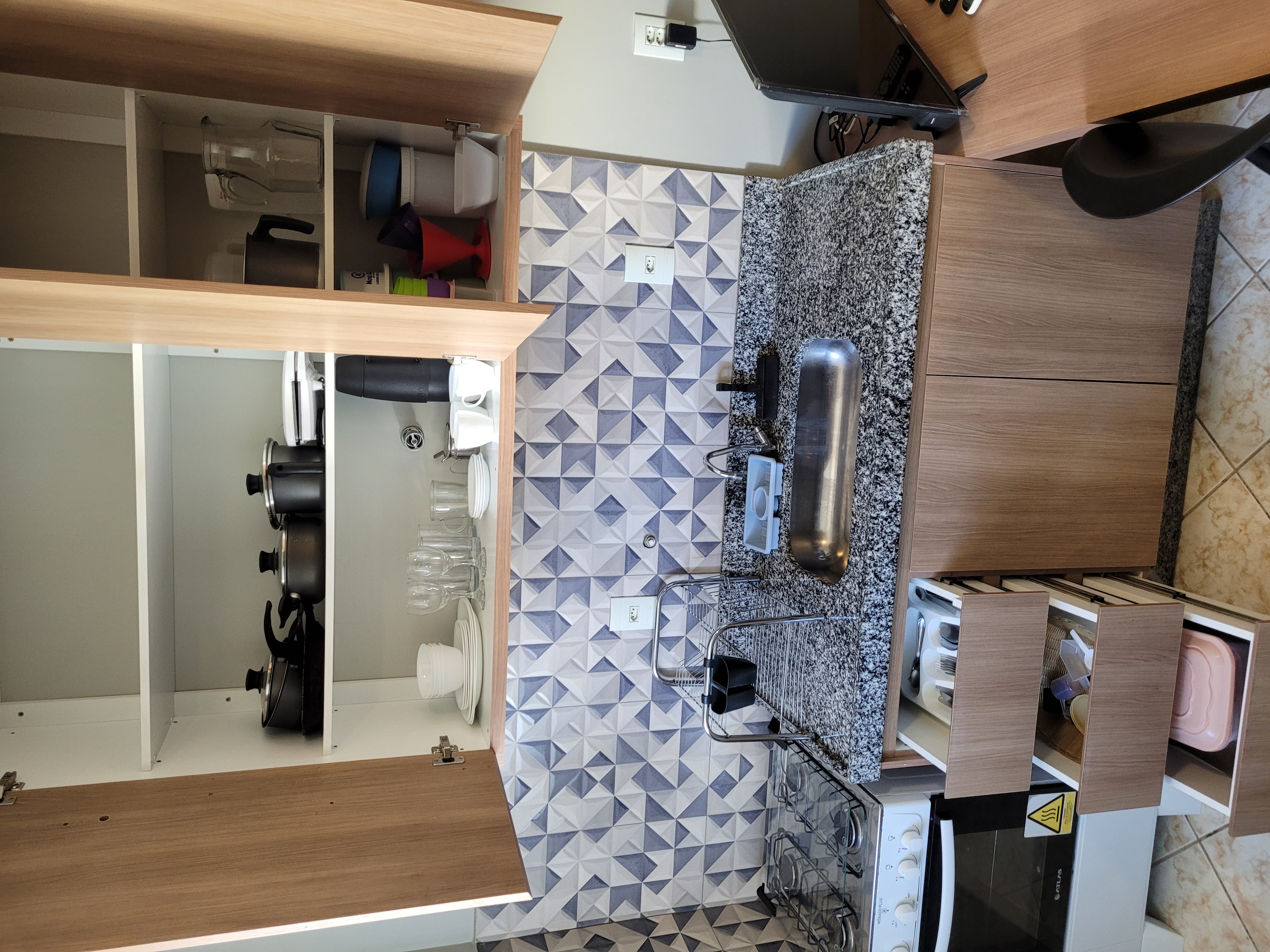 ***DISPONÍVEL*** APARTAMENTO MOBILIADO COMPLETO DE UM QUARTO PARA LOCAÇÃO - 1F1