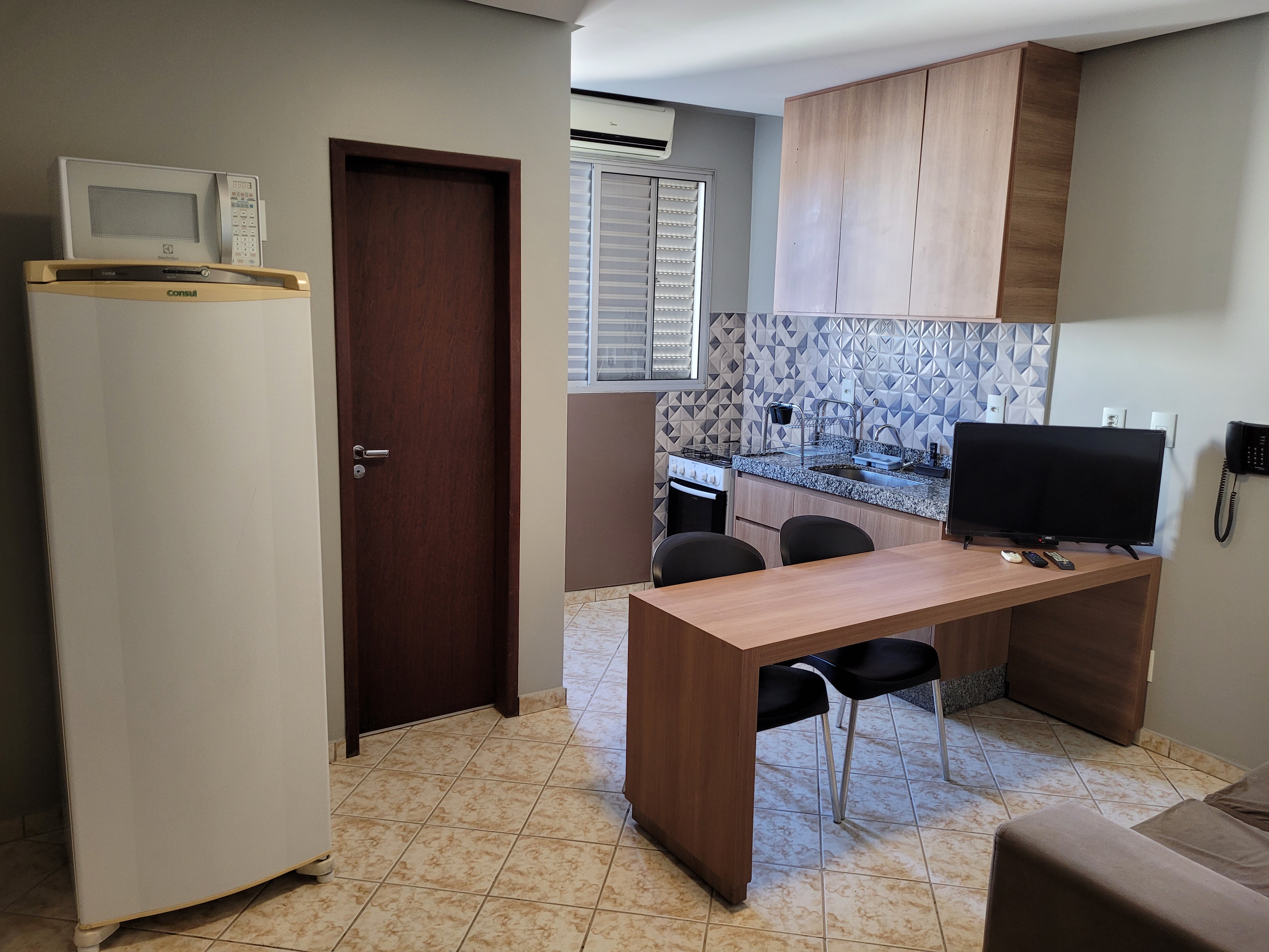 ***DISPONÍVEL*** APARTAMENTO MOBILIADO COMPLETO DE UM QUARTO PARA LOCAÇÃO - 1F1