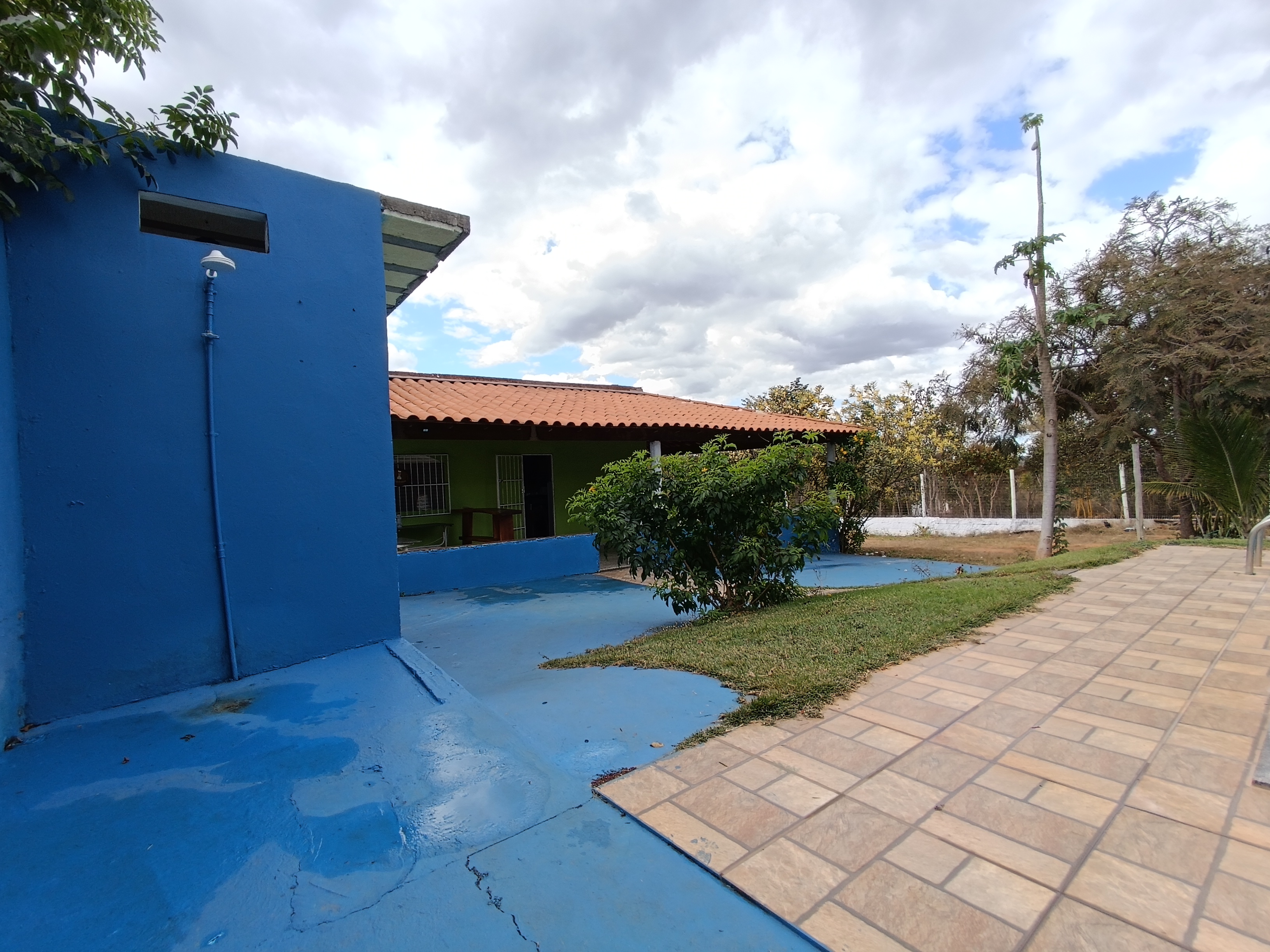 Oportunidade imperdível! Chácara de esquina com 1.112m² – estrutura completa para lazer, moradia ou investimento