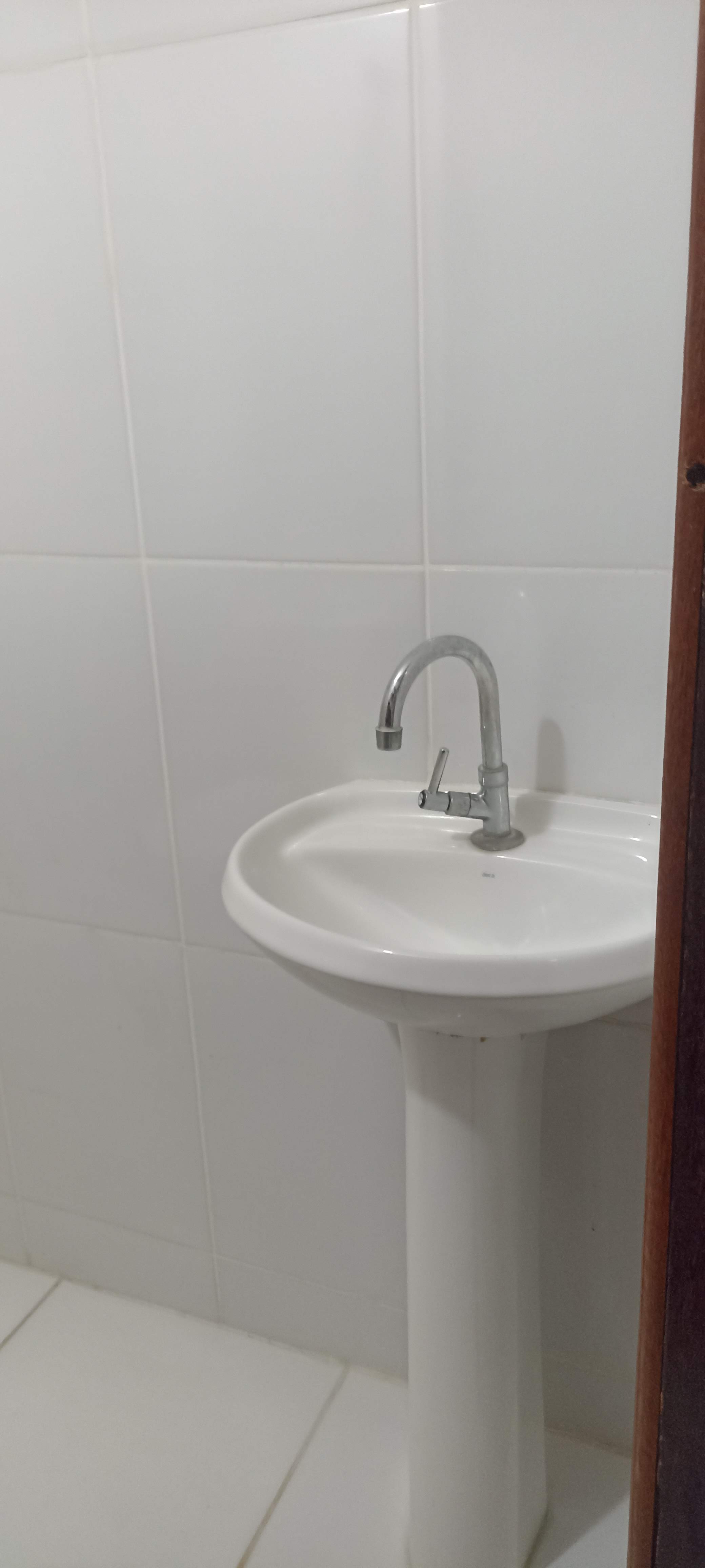 ALUGO KITNETE NO CENTRO DE MOC