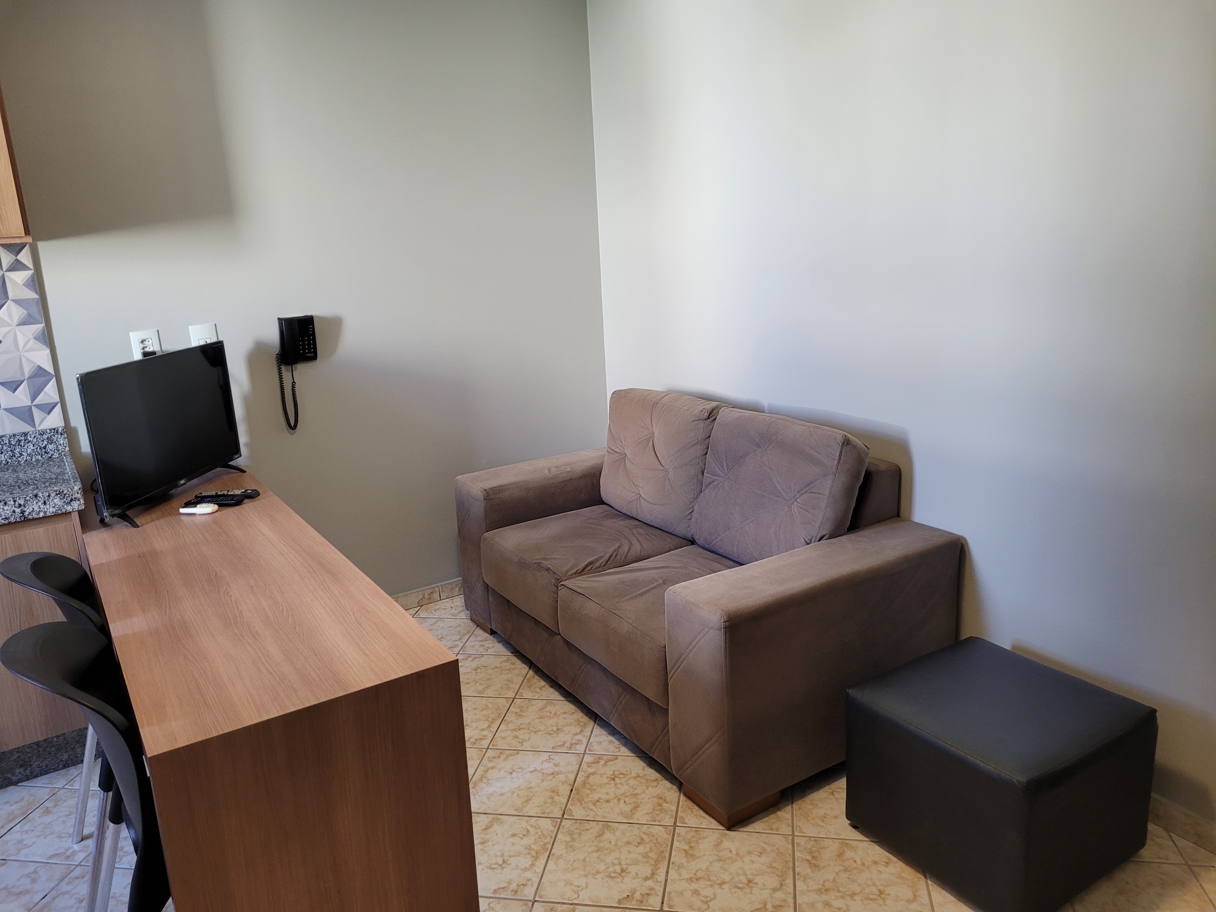 ***DISPONÍVEL*** APARTAMENTO MOBILIADO COMPLETO DE UM QUARTO PARA LOCAÇÃO - 1F1