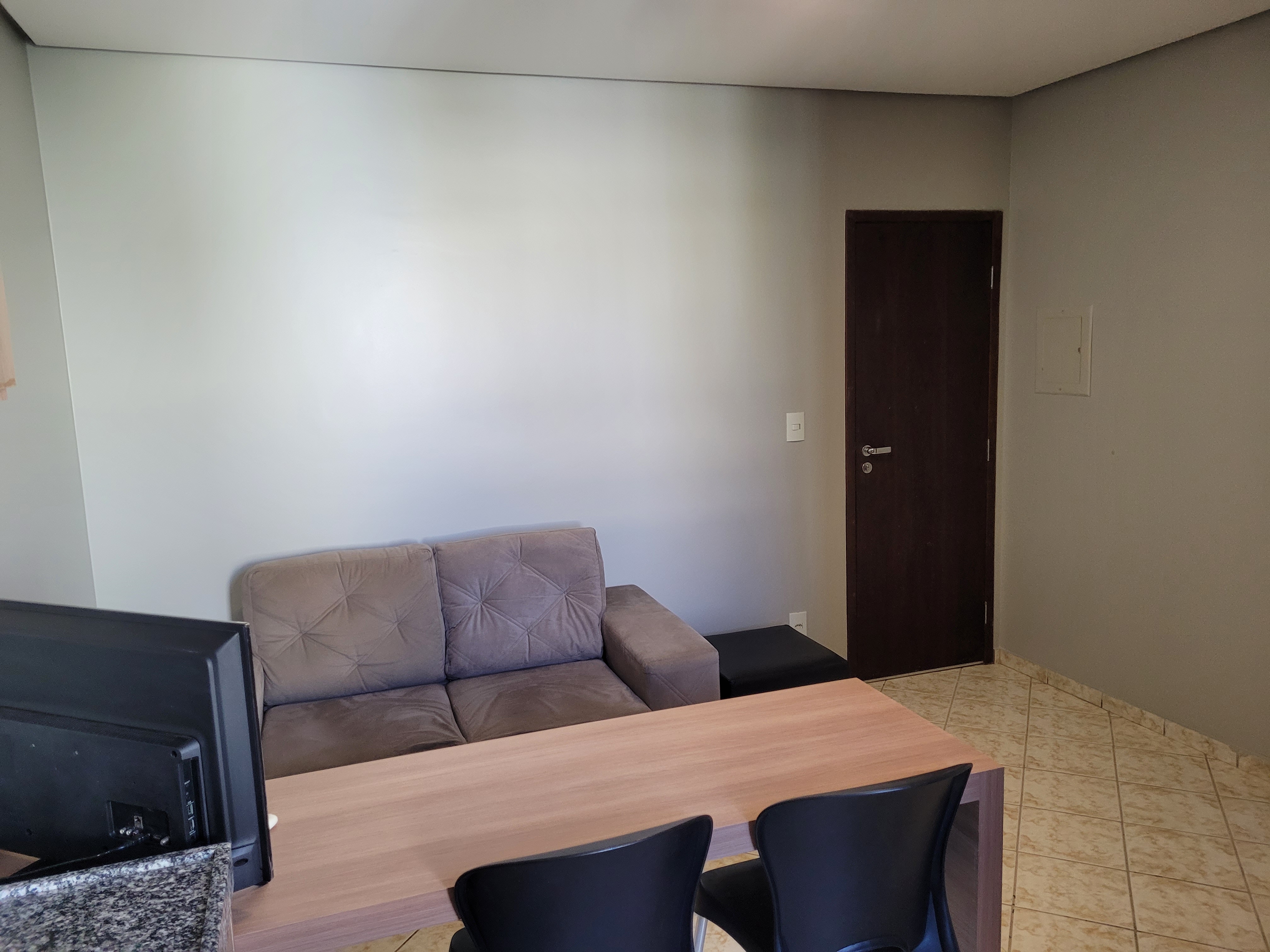 ***DISPONÍVEL*** APARTAMENTO MOBILIADO COMPLETO DE UM QUARTO PARA LOCAÇÃO - 1F1