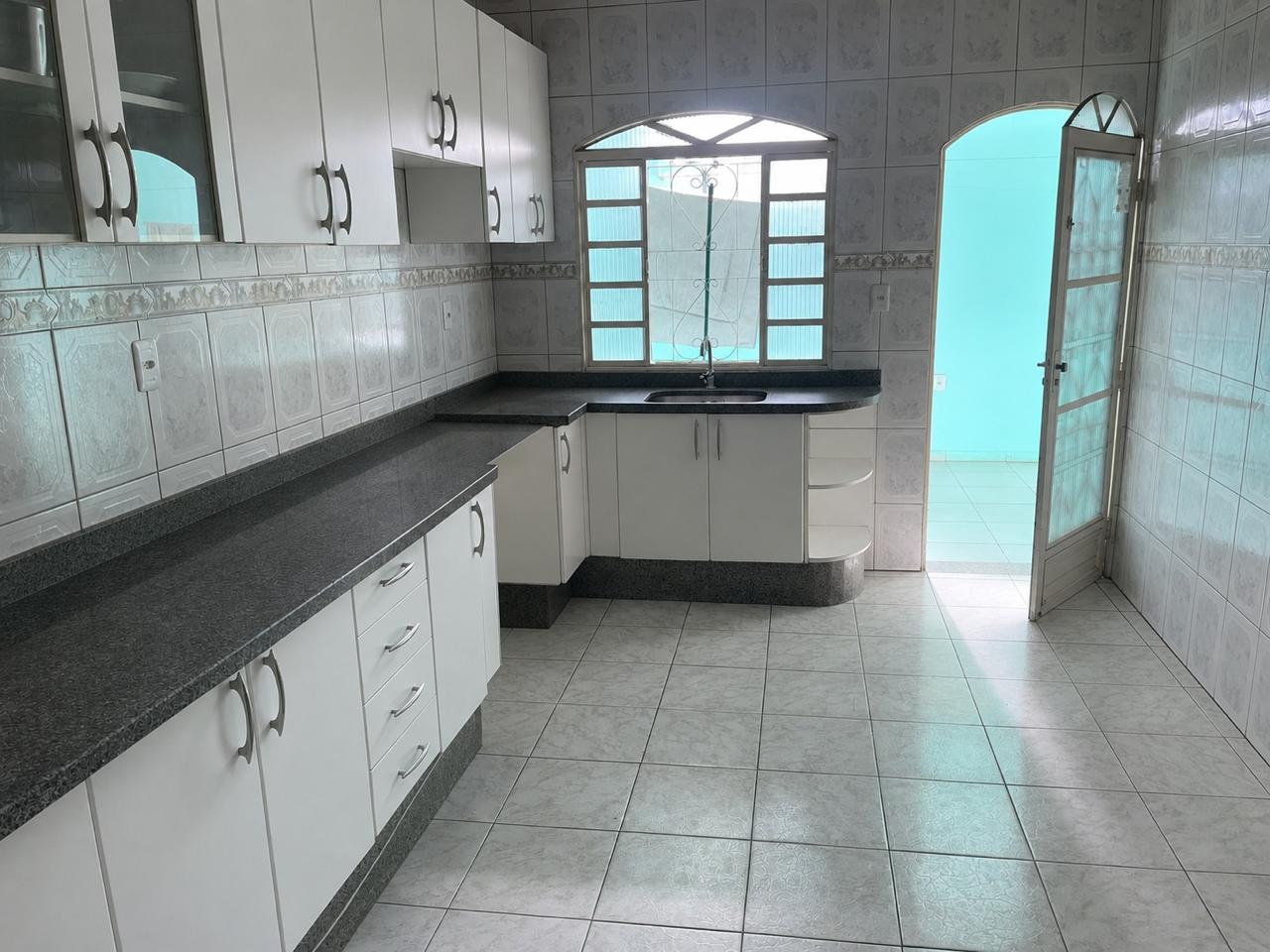 IMÓVEL COM DUAS CASAS INDEPENDENTES E ALTO POTENCIAL DE INVESTIMENTO – MONTES CLAROS/MG